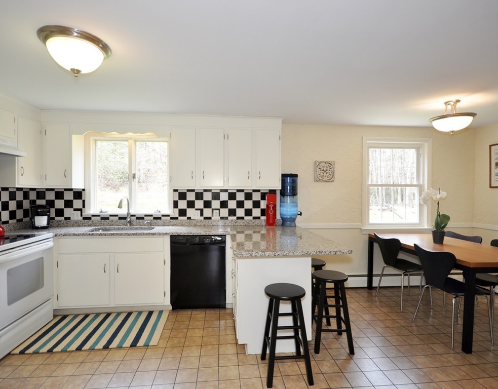 92 Border Road Concord, MA 01742 - Photo 8 of 26