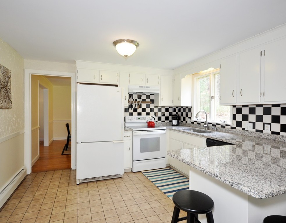 92 Border Road Concord, MA 01742 - Photo 9 of 26