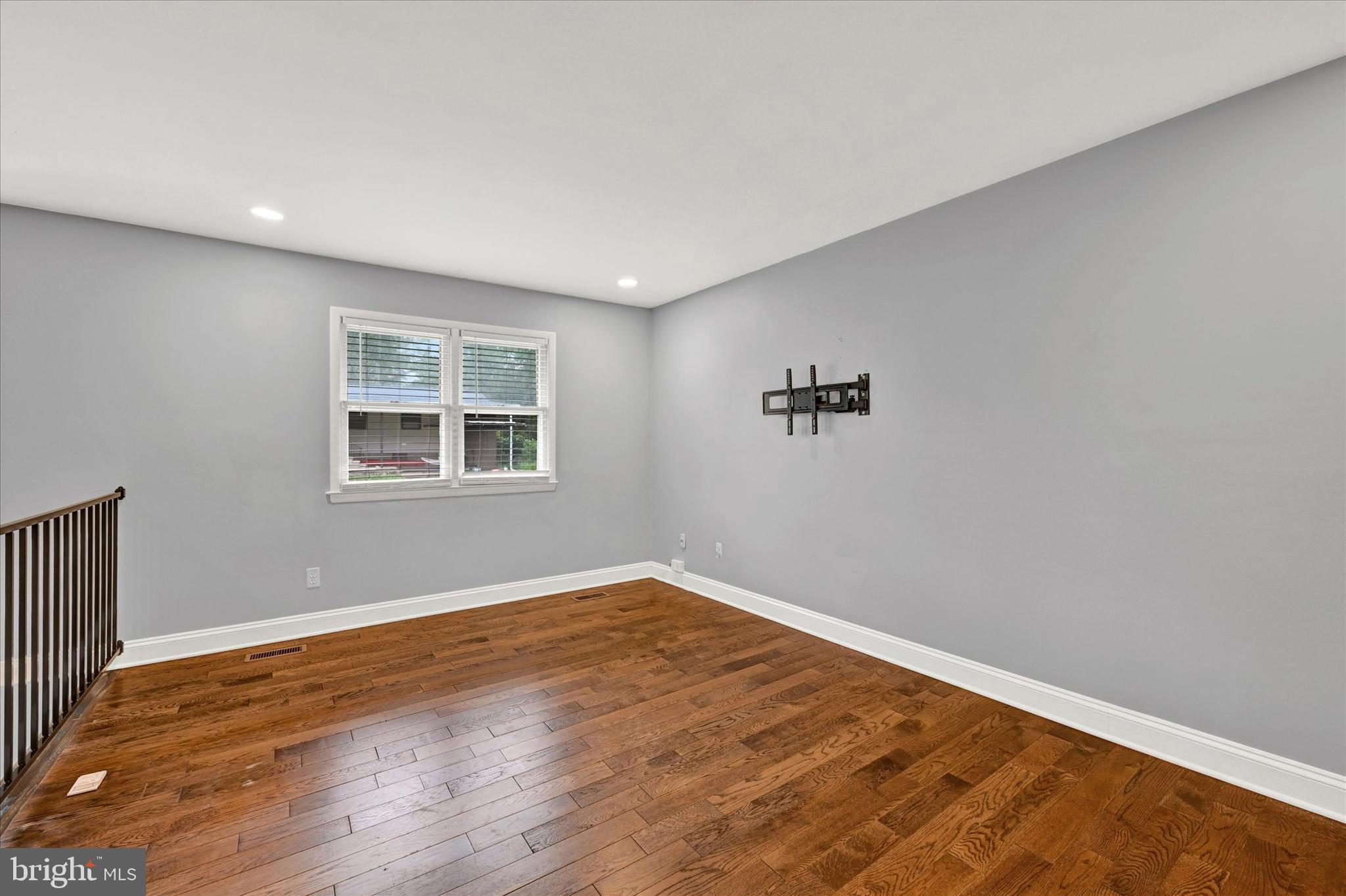 531 Kenmore Road Severna Park, MD 21146 - Photo 4 of 25 Living Room