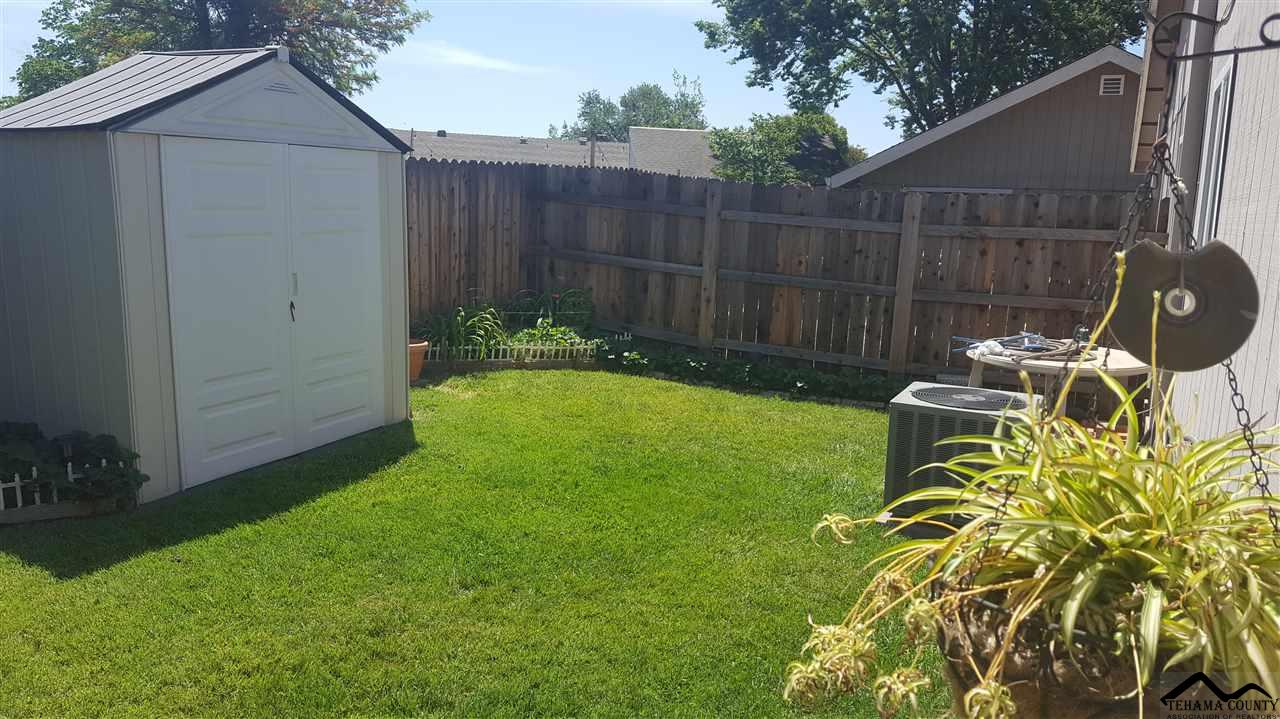 11040 Hillcrest Road, Unit 11040 HIRSCHFELD WAY RAN Rancho Cordova, CA 95670 - Photo 34 of 37
