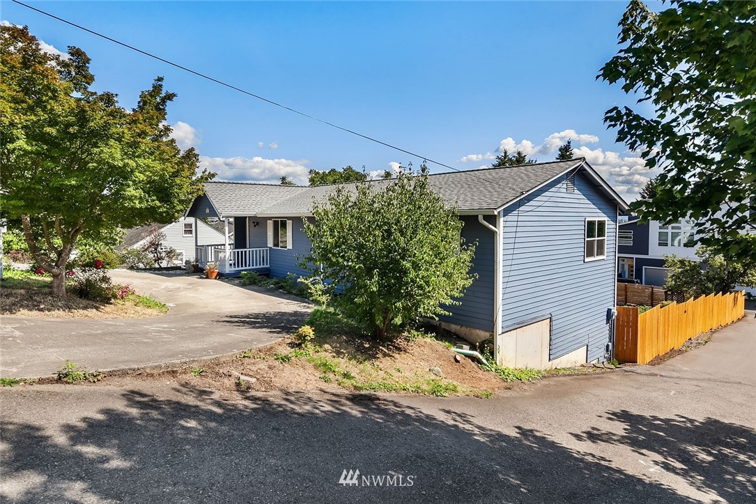 519 Southwest 3rd Place Renton, WA 98057 - Photo 4 of 25