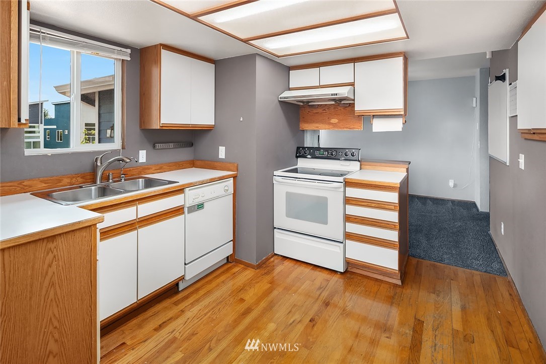 519 Southwest 3rd Place Renton, WA 98057 - Photo 6 of 25