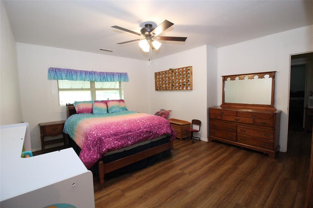 220 North 14th Avenue Munday, TX 76371 - Photo 16 of 34 a bedroom with a bed and a dresser