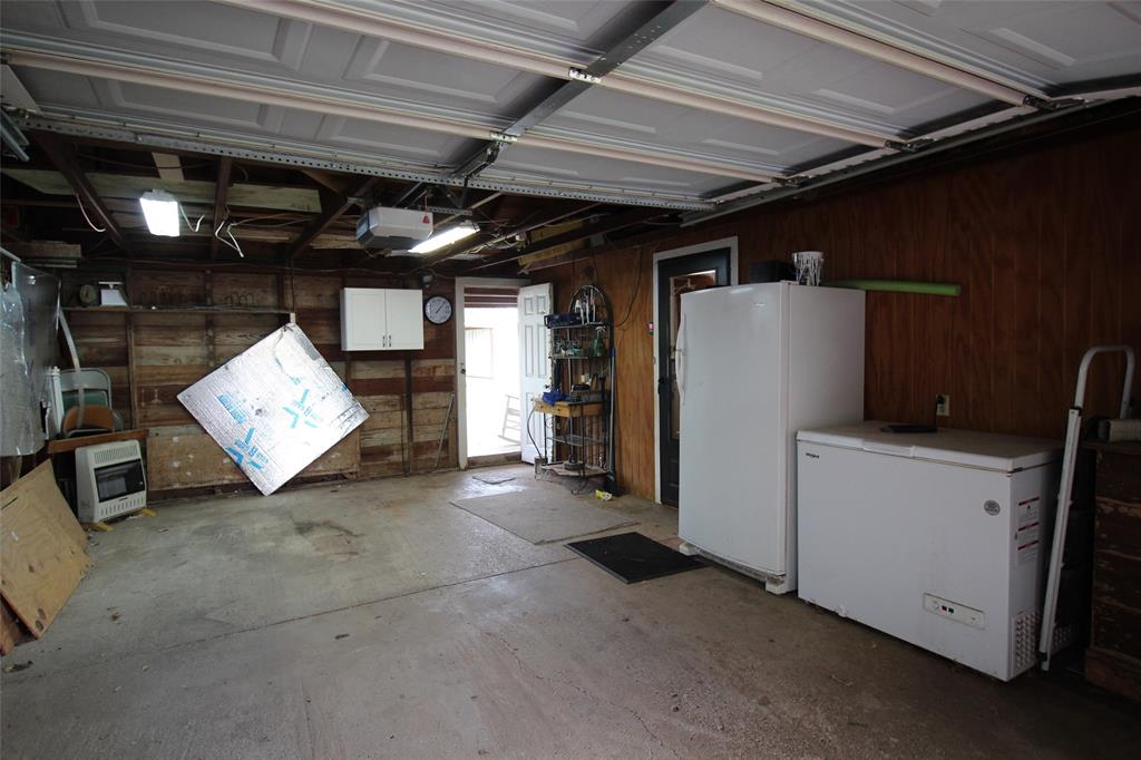 220 North 14th Avenue Munday, TX 76371 - Photo 25 of 34 a storage room with washer and dryer