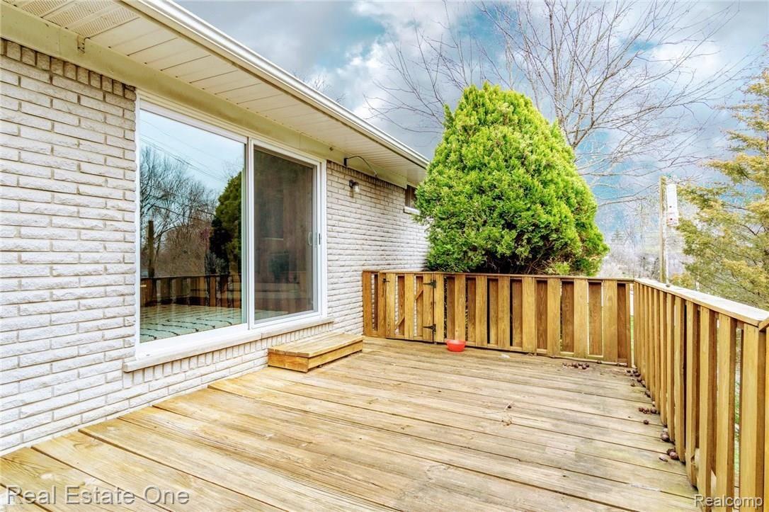 2177 Avoncrest Drive Rochester, MI 48309 - Photo 18 of 21 2177-Avoncrest-Dr-27.jpg