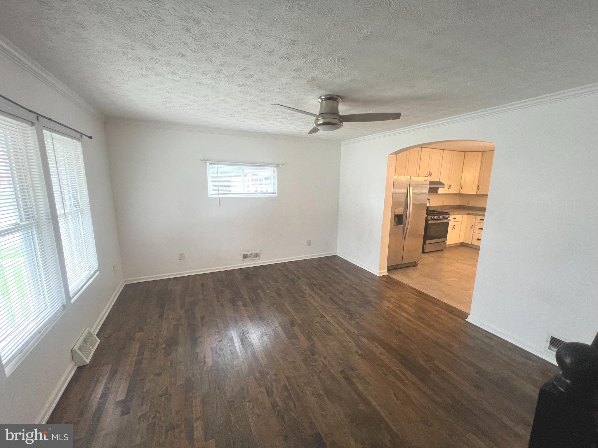 8079 Wallace Road Dundalk, MD 21222 - Photo 4 of 12 Family Room