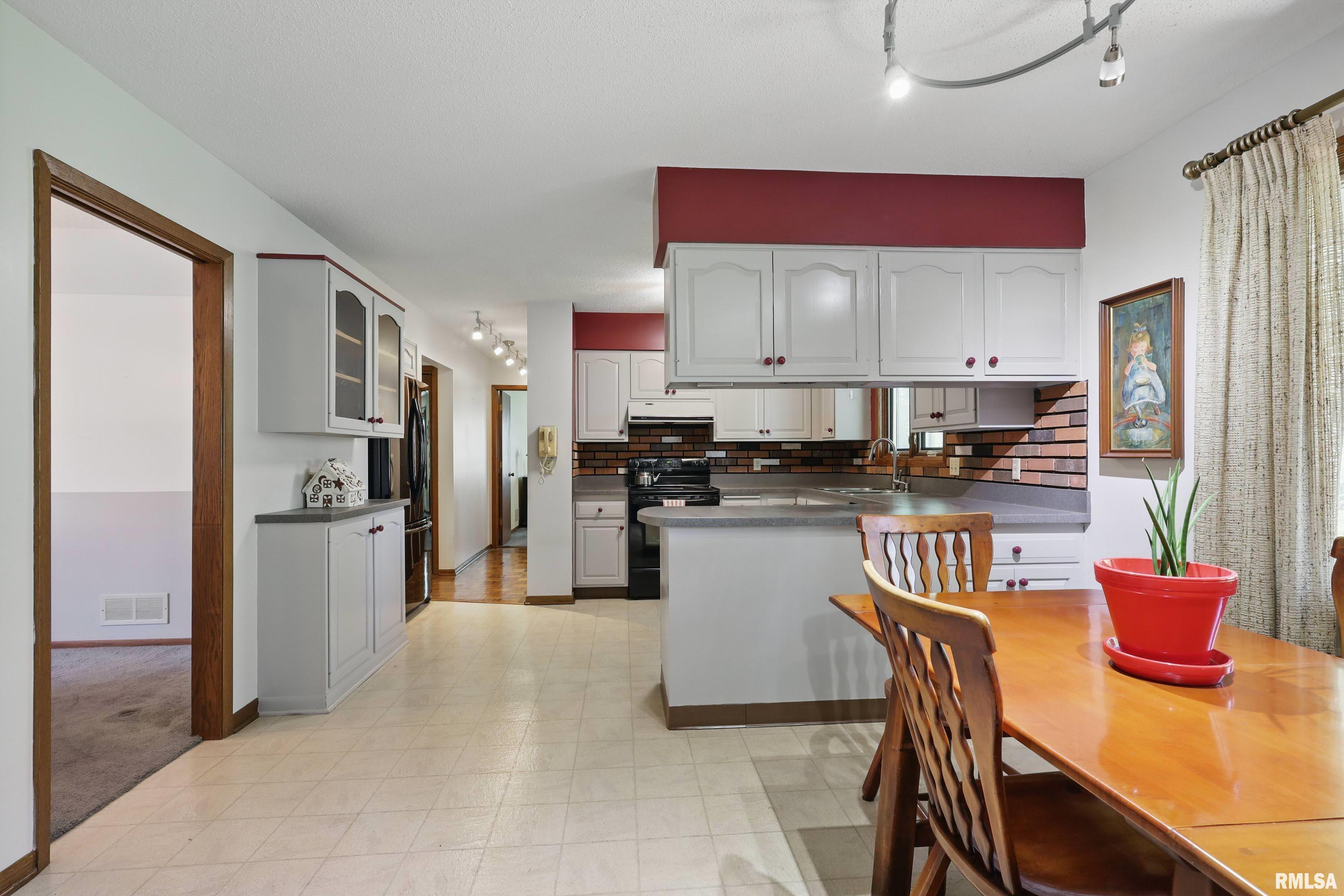 4890 Heatherstone Road Bettendorf, IA 52722 - Photo 13 of 40 Gallery Image 13