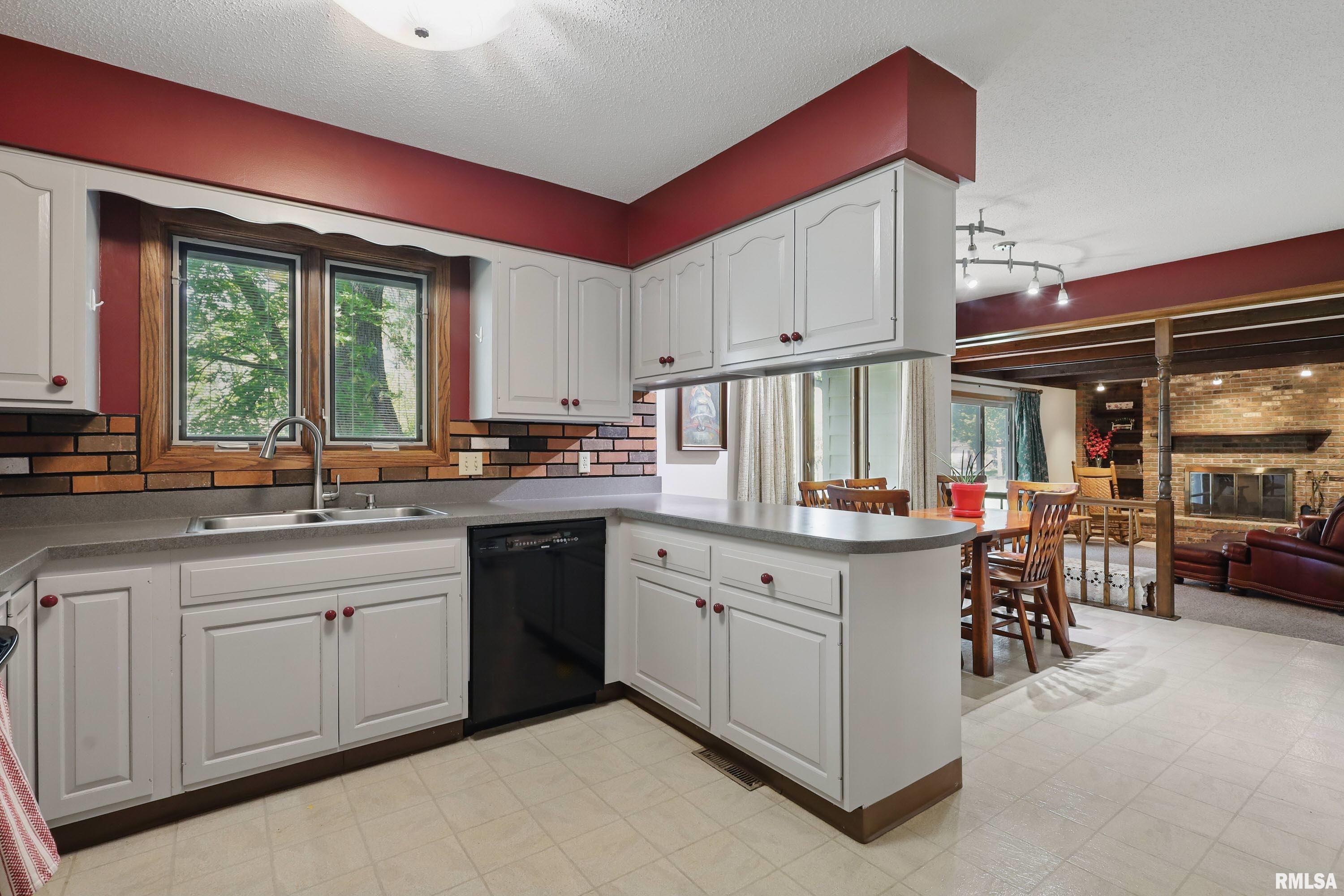 4890 Heatherstone Road Bettendorf, IA 52722 - Photo 15 of 40 Gallery Image 15