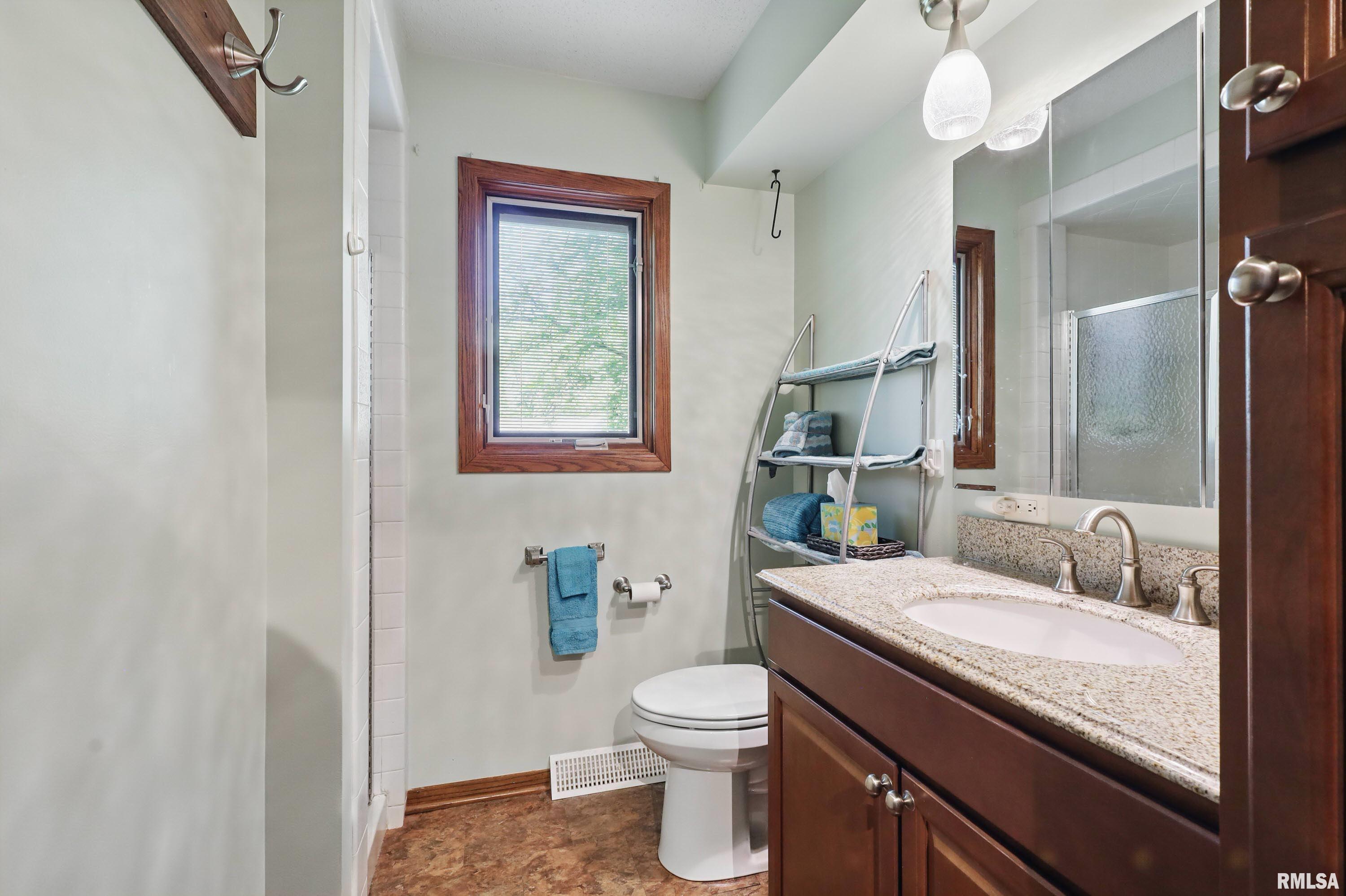 4890 Heatherstone Road Bettendorf, IA 52722 - Photo 17 of 40 Gallery Image 17