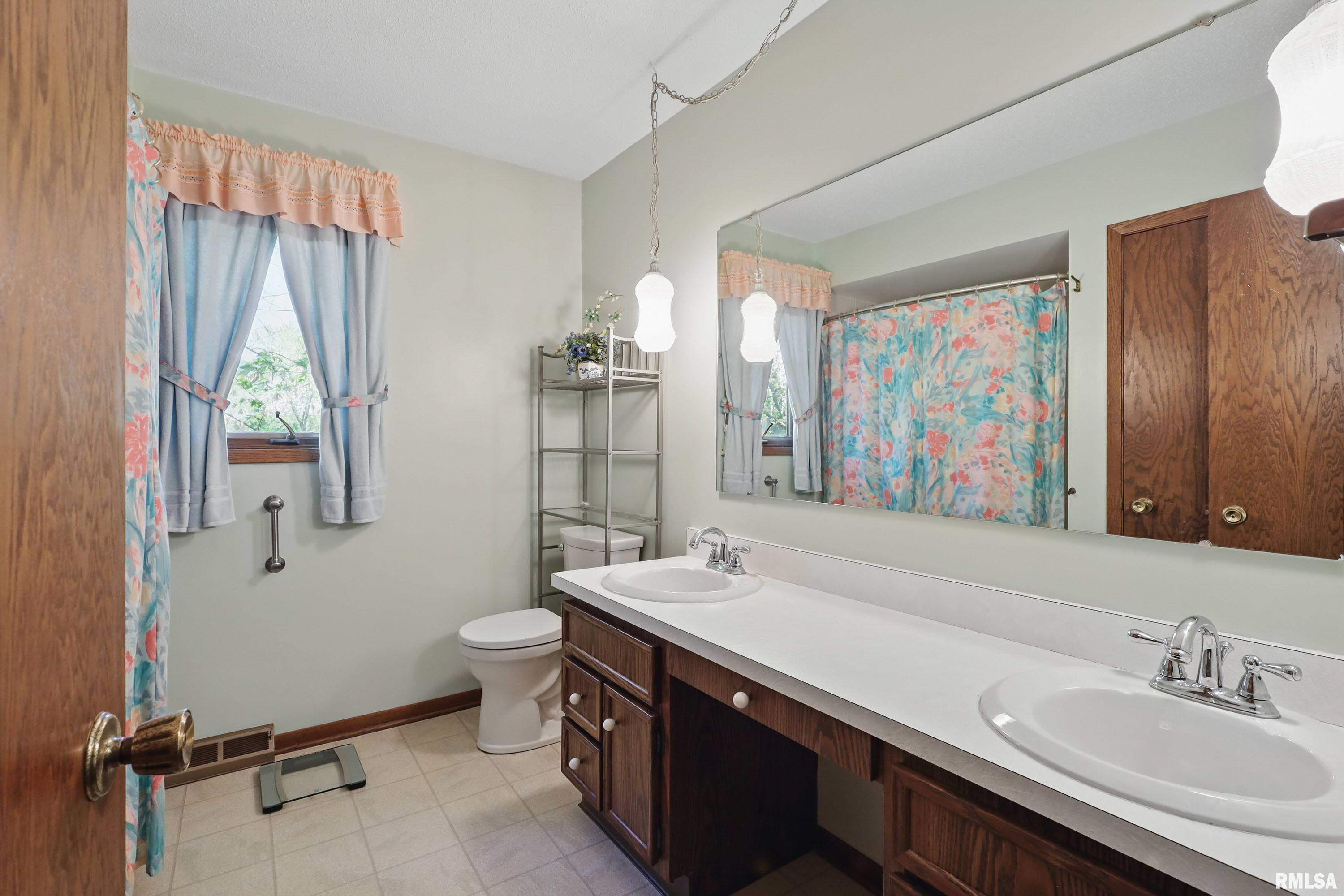 4890 Heatherstone Road Bettendorf, IA 52722 - Photo 23 of 40 Gallery Image 23