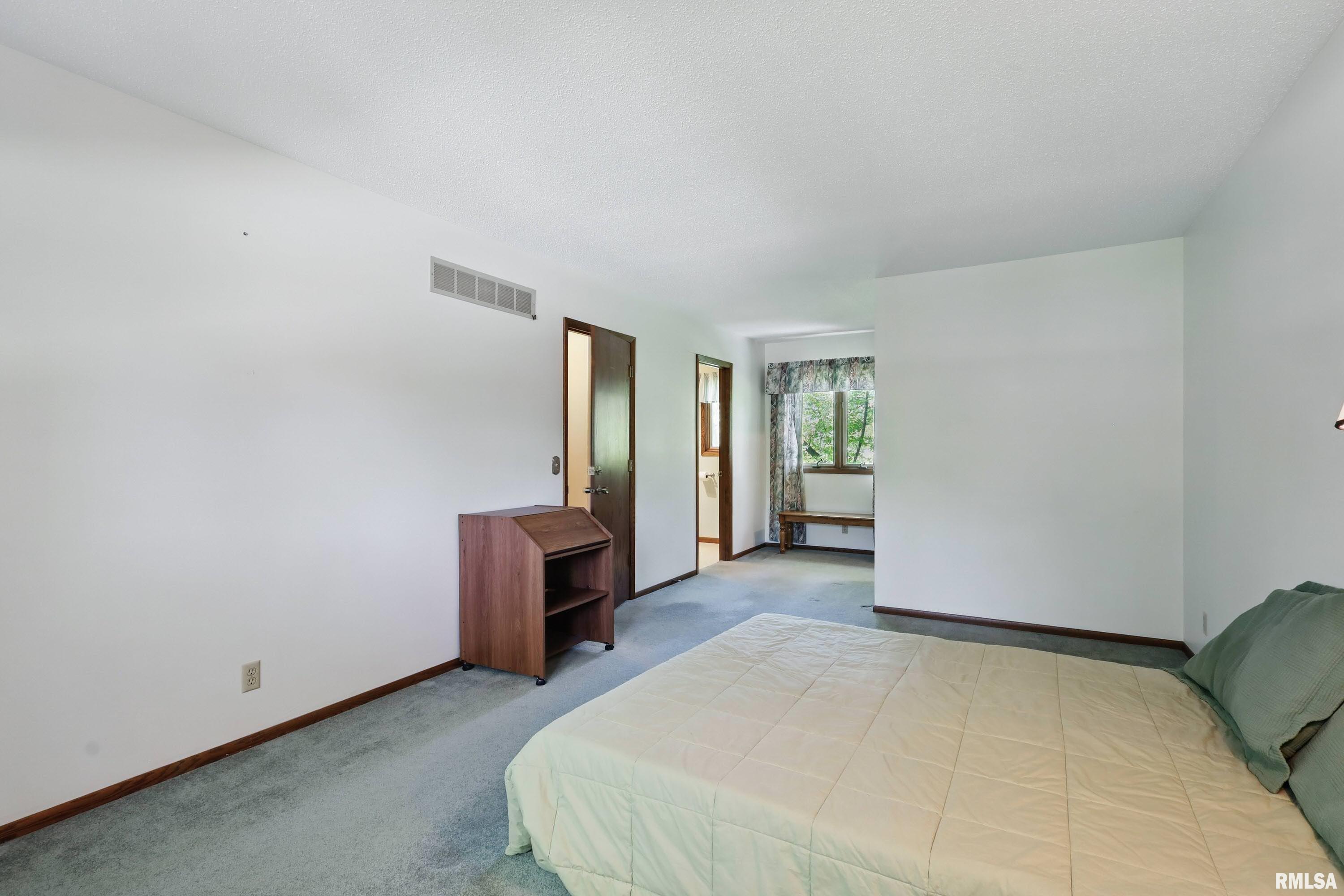 4890 Heatherstone Road Bettendorf, IA 52722 - Photo 29 of 40 Gallery Image 29