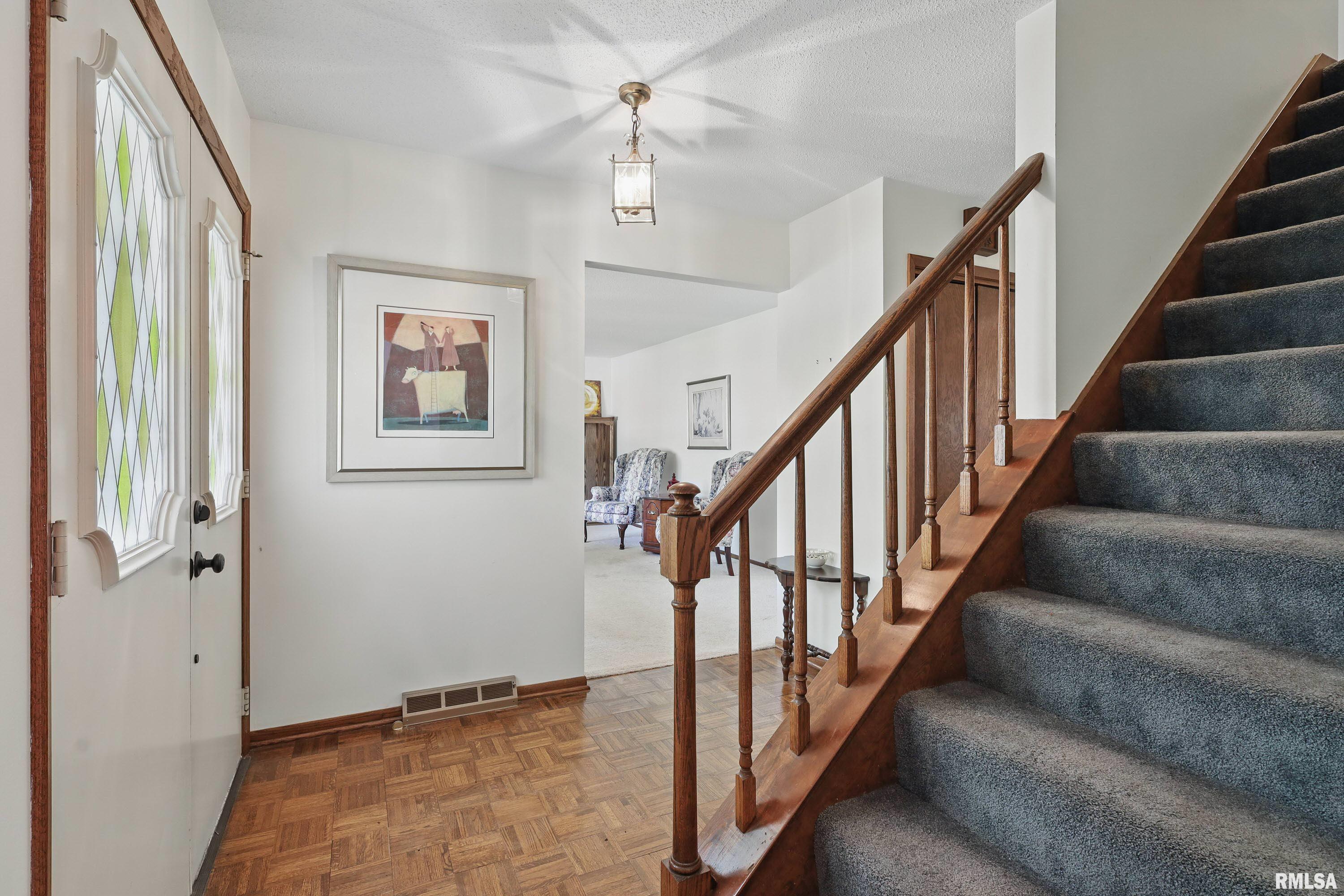 4890 Heatherstone Road Bettendorf, IA 52722 - Photo 4 of 40 Gallery Image 4