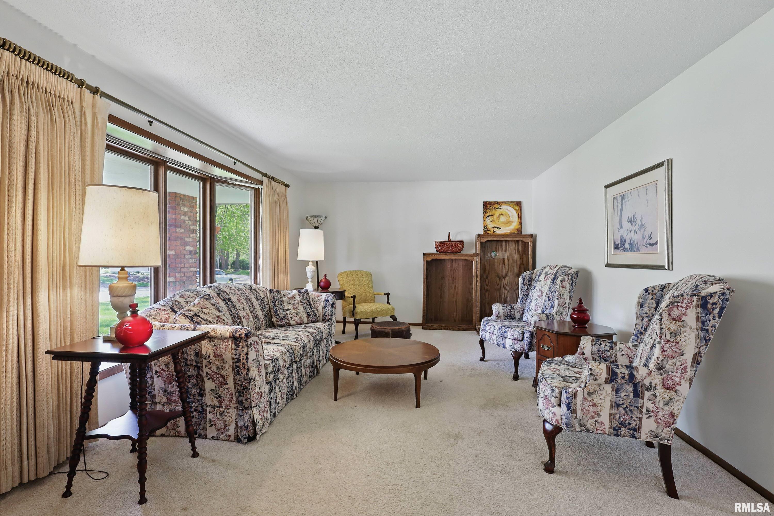 4890 Heatherstone Road Bettendorf, IA 52722 - Photo 5 of 40 Gallery Image 5