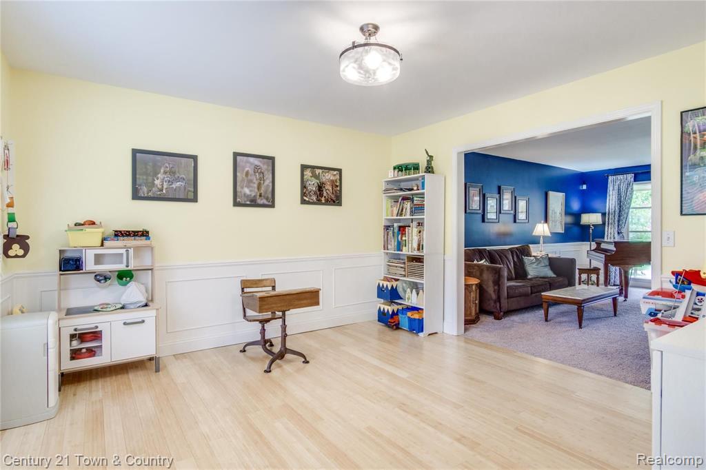 548 Ten Point Drive Rochester Hills, MI 48309 - Photo 9 of 46