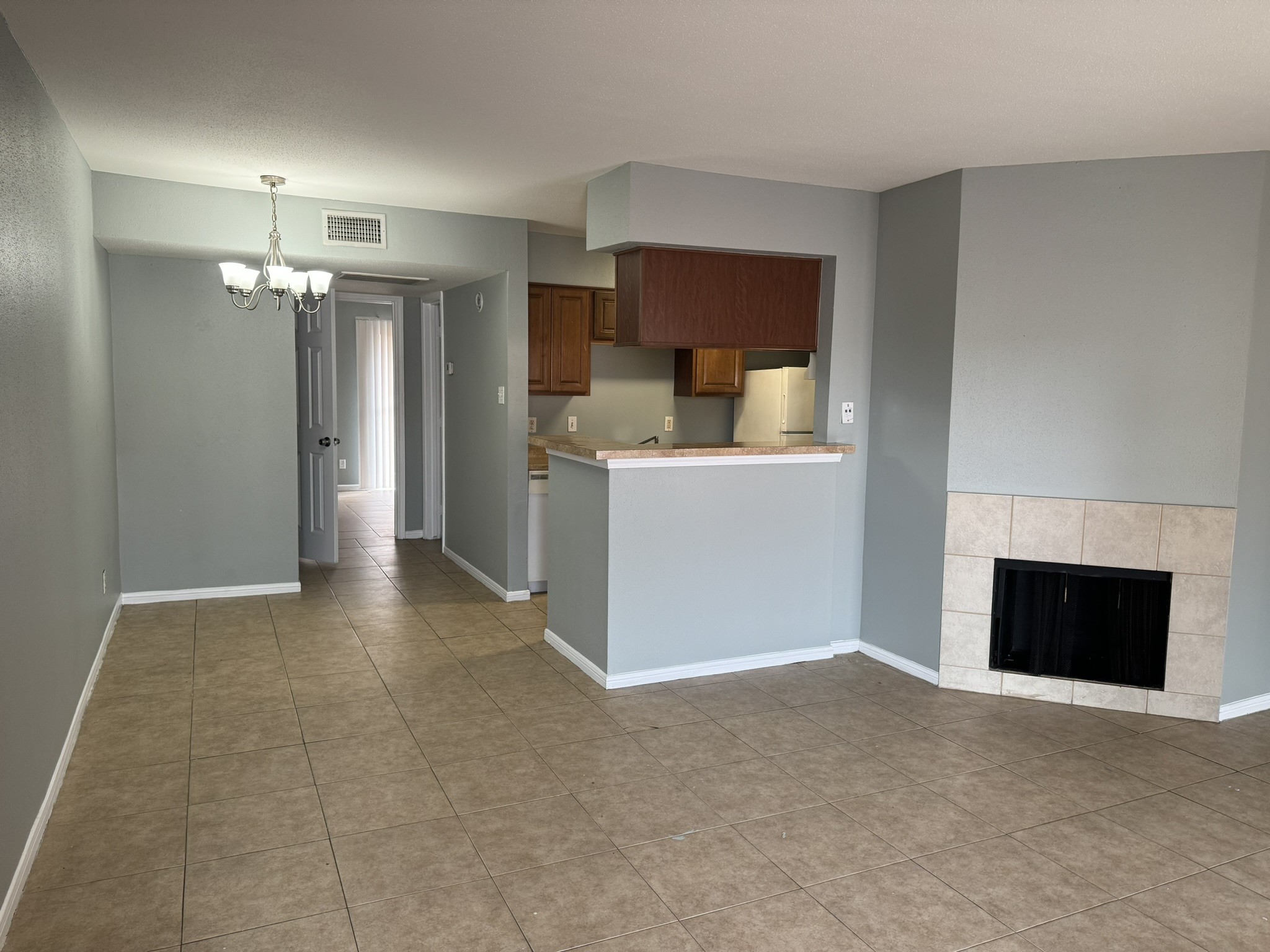 10100 South Gessner Road, Unit 106 Houston, TX 77071 - Photo 2 of 12 Living - Dining Combo