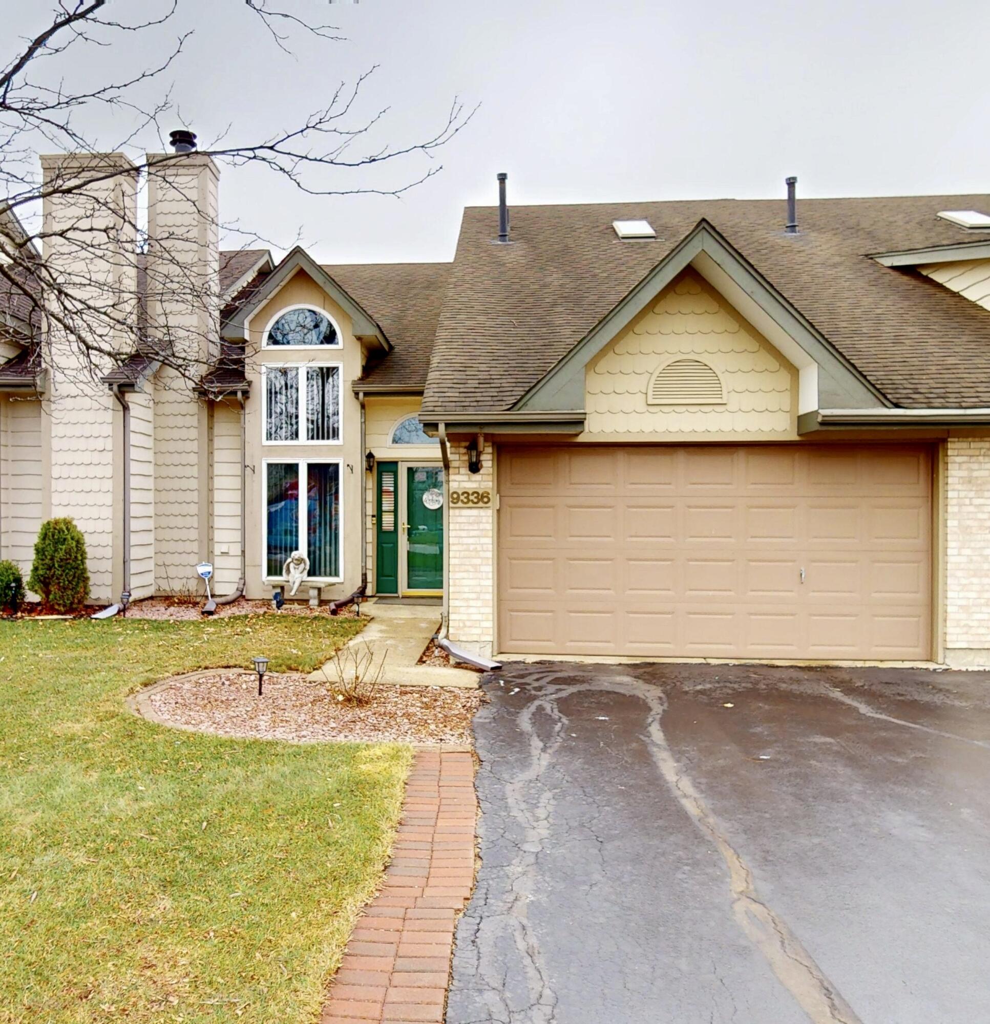 9336 Tyler Street Crown Point, IN 46307 - Photo 4 of 36 1933x2000