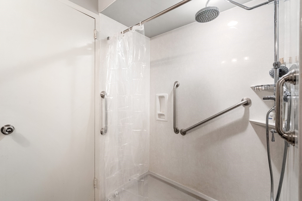 1006 Paradise Road, Unit 1E Swampscott, MA 01907 - Photo 15 of 16 Gallery Image 15