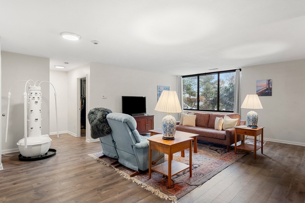 1006 Paradise Road, Unit 1E Swampscott, MA 01907 - Photo 4 of 16 Gallery Image 4