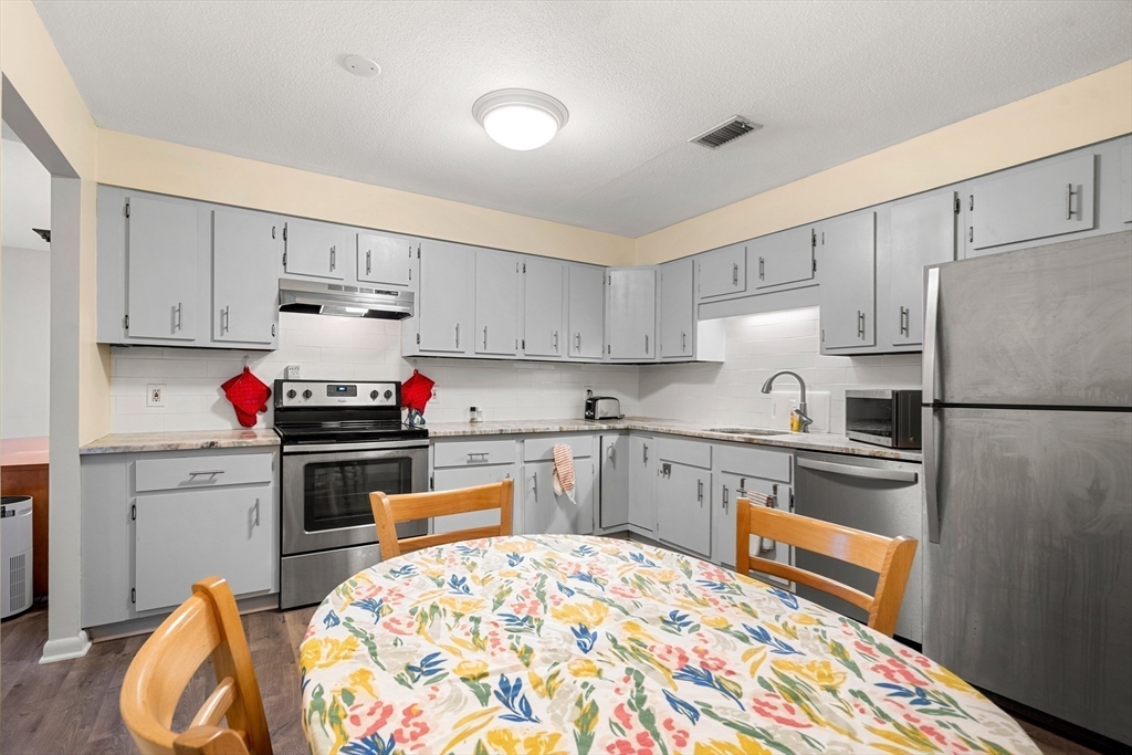 1006 Paradise Road, Unit 1E Swampscott, MA 01907 - Photo 9 of 16 Gallery Image 9