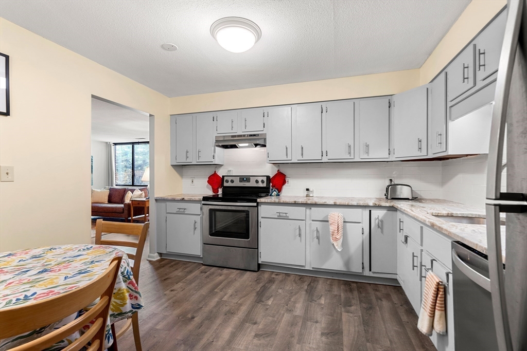 1006 Paradise Road, Unit 1E Swampscott, MA 01907 - Photo 10 of 16 Gallery Image 10