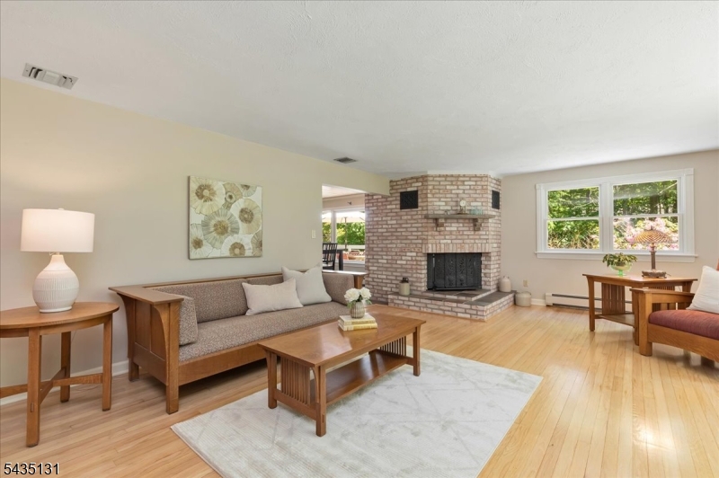 18 Stiles Road Warren, NJ 07059 - Photo 4 of 36