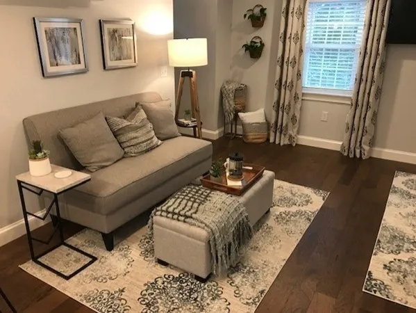 $1,800 | 685 Pond Street, Unit B, Franklin, MA 02038