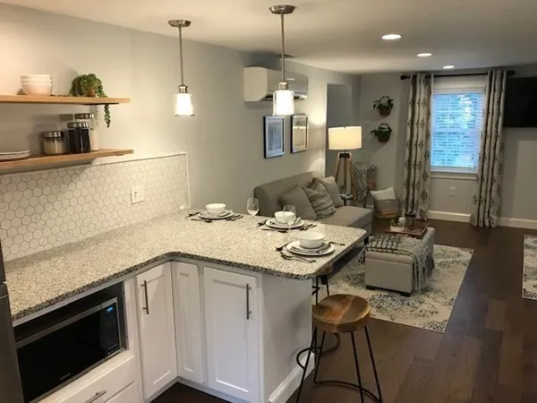 $1,800 | 685 Pond Street, Unit B, Franklin, MA 02038