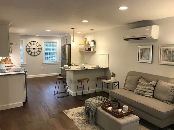 $1,800 | 685 Pond Street, Unit B, Franklin, MA 02038