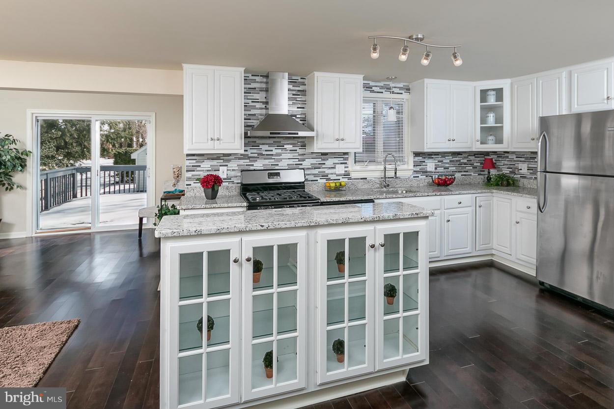 217 Carvel Road Pasadena, MD 21122 - Photo 6 of 24 Kitchen