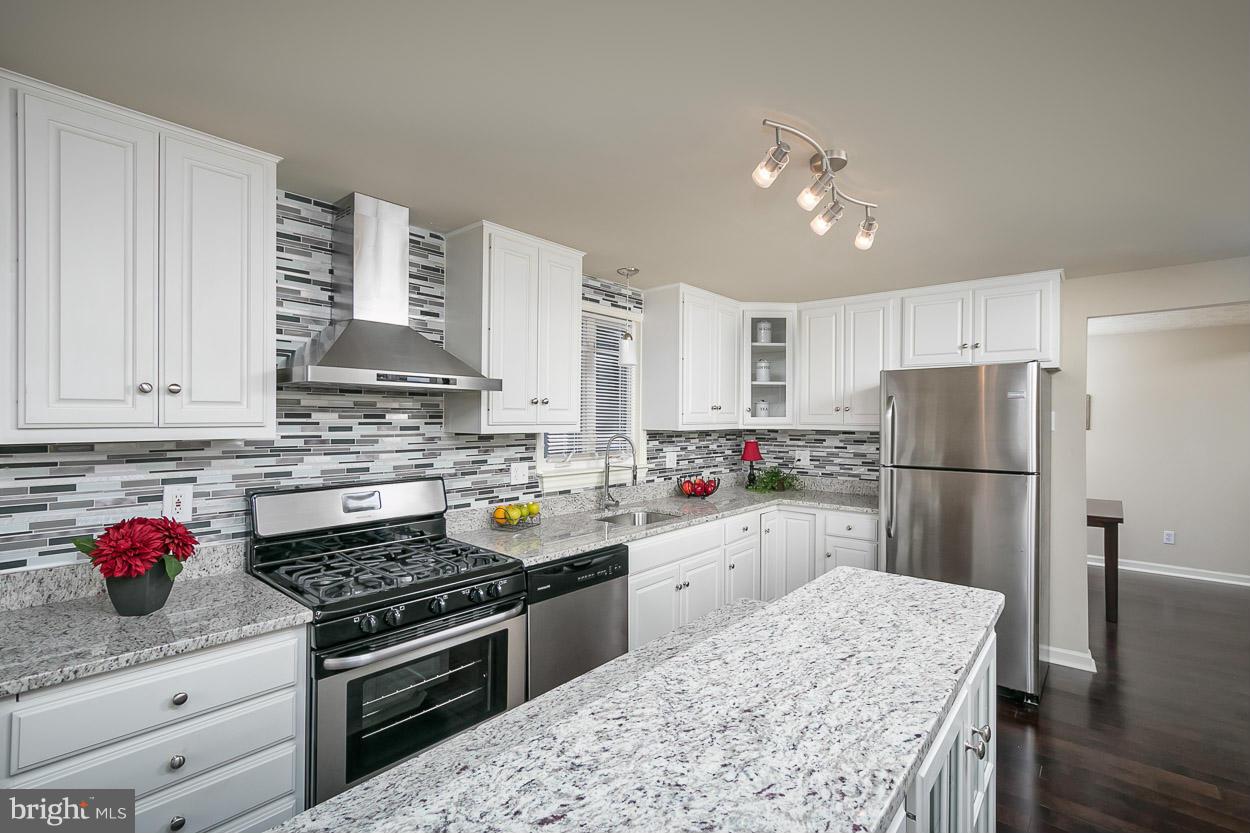 217 Carvel Road Pasadena, MD 21122 - Photo 7 of 24 Kitchen