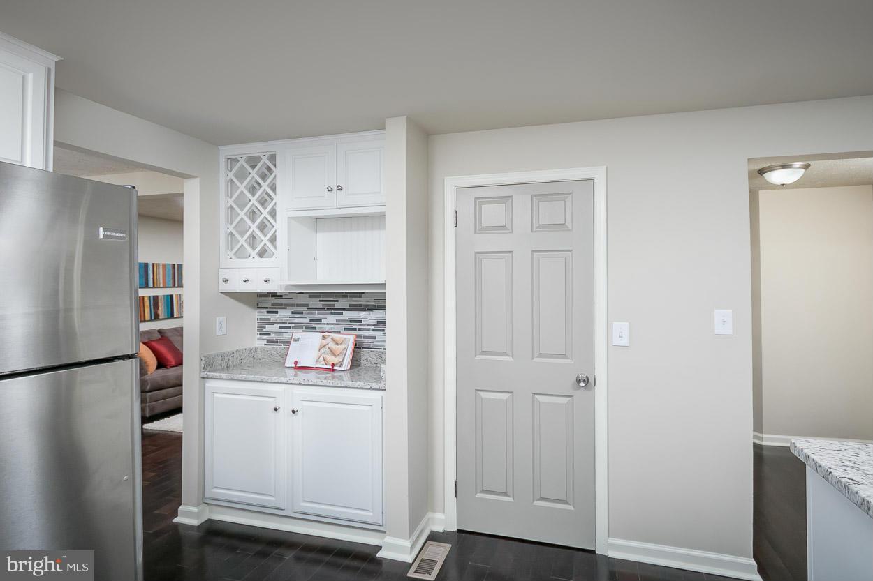 217 Carvel Road Pasadena, MD 21122 - Photo 8 of 24 Interior (General)