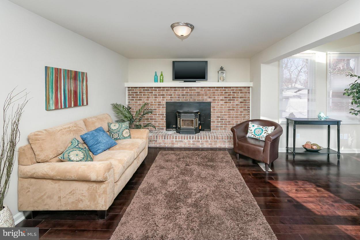 217 Carvel Road Pasadena, MD 21122 - Photo 9 of 24 Family Room
