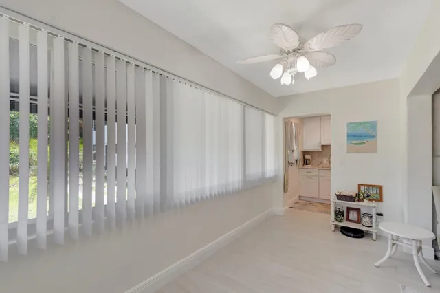 a view of livingroom with furniture