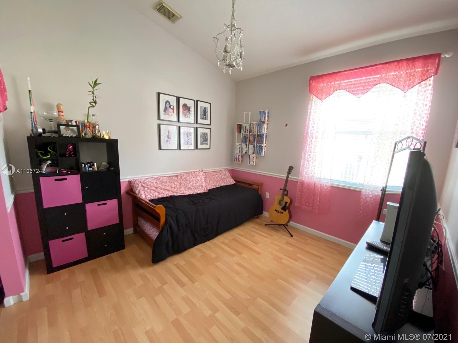 19427 Southwest 27th Street Miramar, FL 33029 - Photo 15 of 31