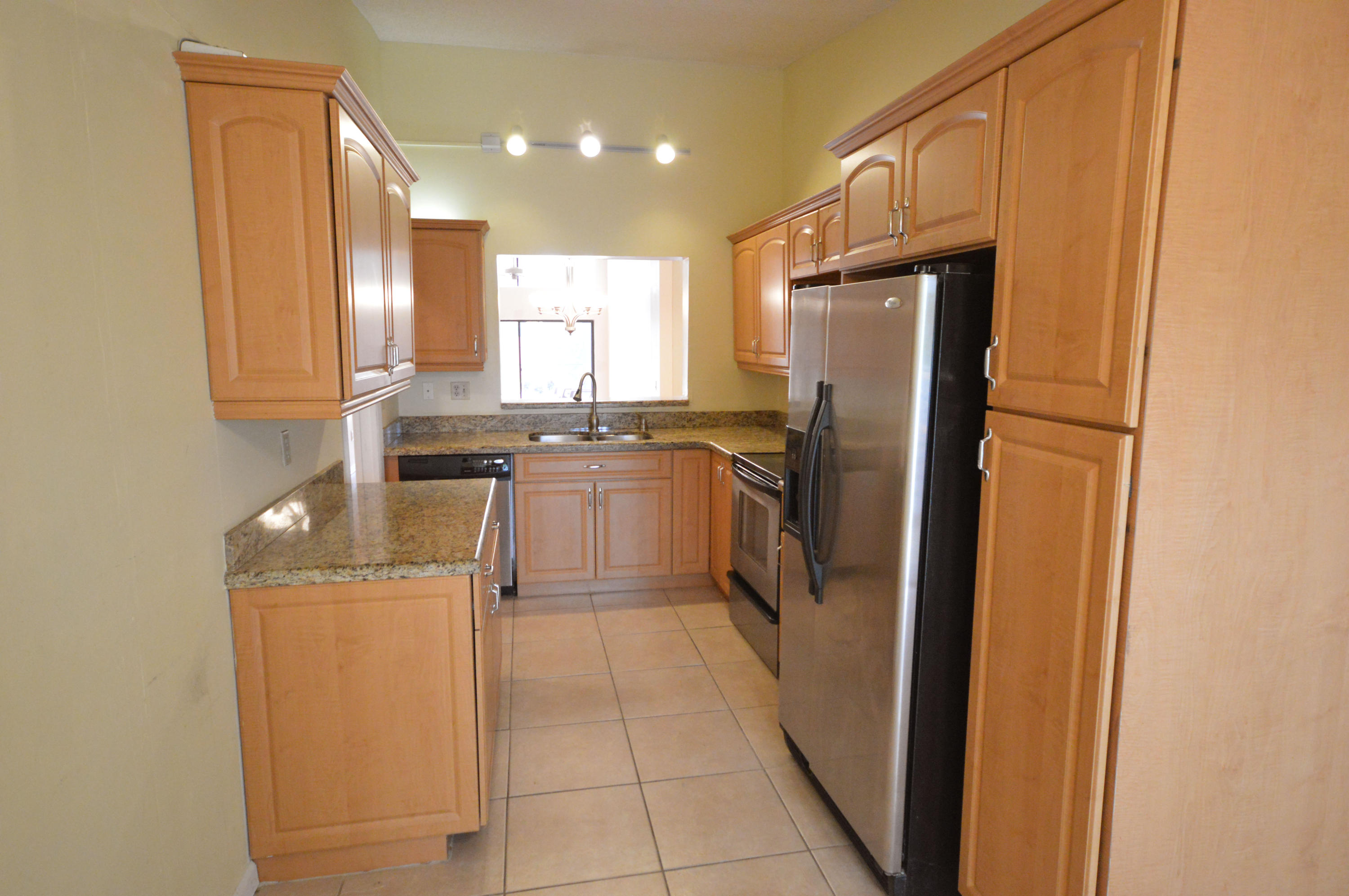 6720 Canary Palm Circle Boca Raton, FL 33433 - Photo 5 of 19 Kitchen 3