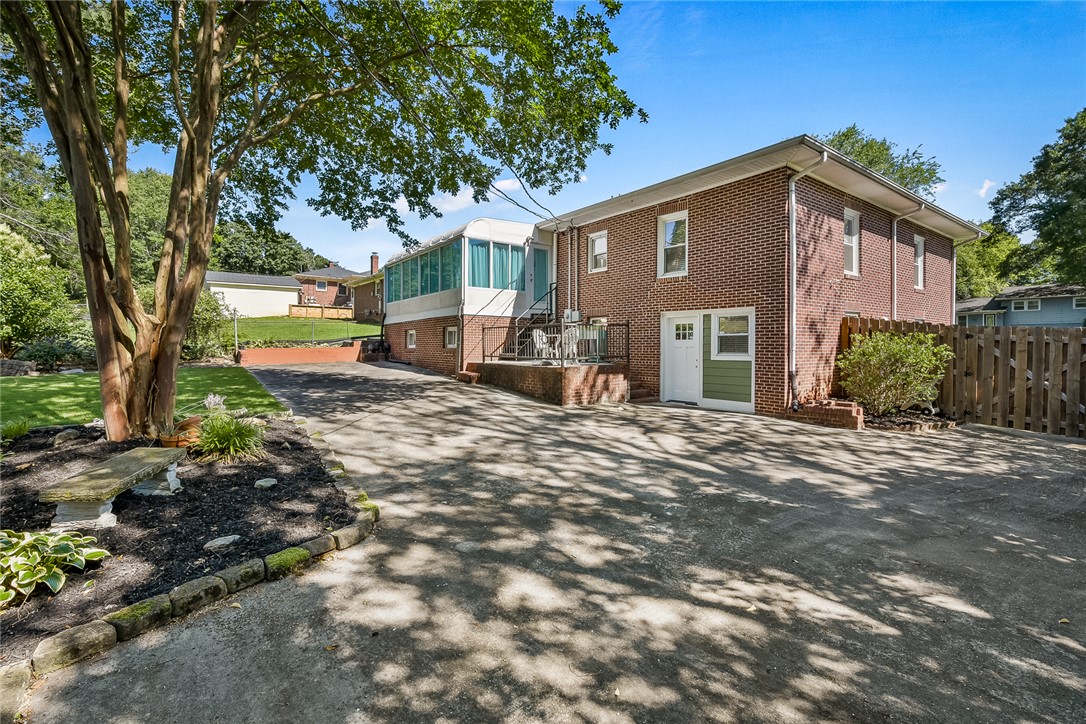 110 Clinton Drive Anderson, SC 29621 - Photo 36 of 41