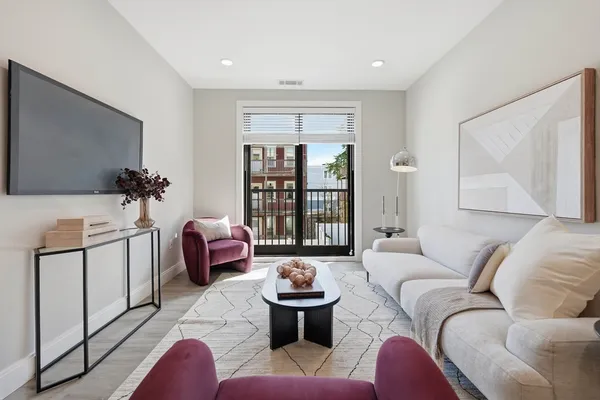 $579,000 | 656 Saratoga Street, Unit 306, Boston, MA 02128