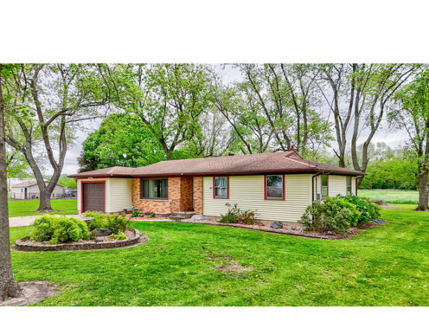 1907 Coalville Road Streator, IL 61364 - Photo 2 of 36