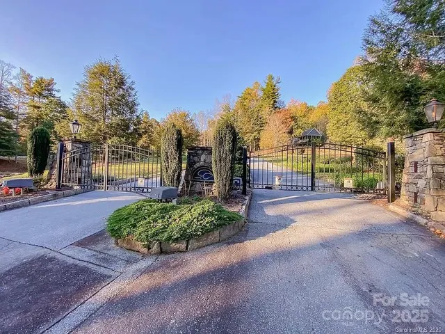 $67,000 | 215 Crossvine Trail, Unit 11, Hendersonville, NC 28739