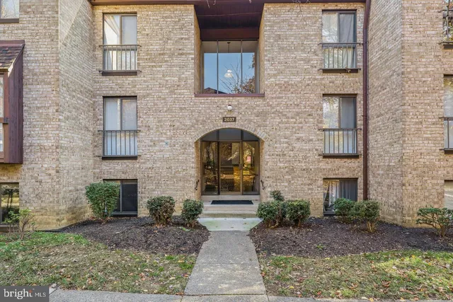 $395,000 | 2037 Royal Fern Court, Unit 47/2C, Reston, VA 20191
