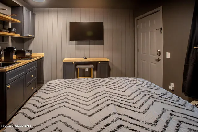 $2,175,000 | 219 East Coeur D'Alene Lake Drive, Coeur D'Alene, ID 83814