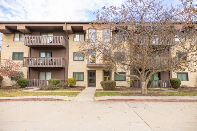 $173,000 | 3111 Ingalls Avenue, Unit 1B, Joliet, IL 60435