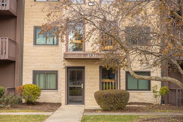 $173,000 | 3111 Ingalls Avenue, Unit 1B, Joliet, IL 60435