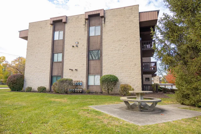 $173,000 | 3111 Ingalls Avenue, Unit 1B, Joliet, IL 60435