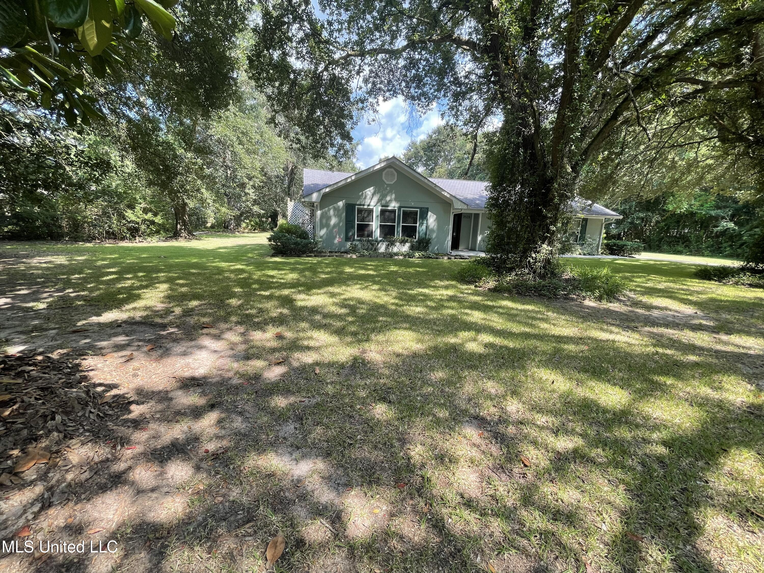3528 Johnston Road Gautier, MS 39553 - Photo 3 of 26 IMG_4125