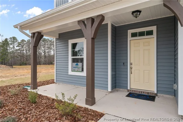 a view of a house with backyard