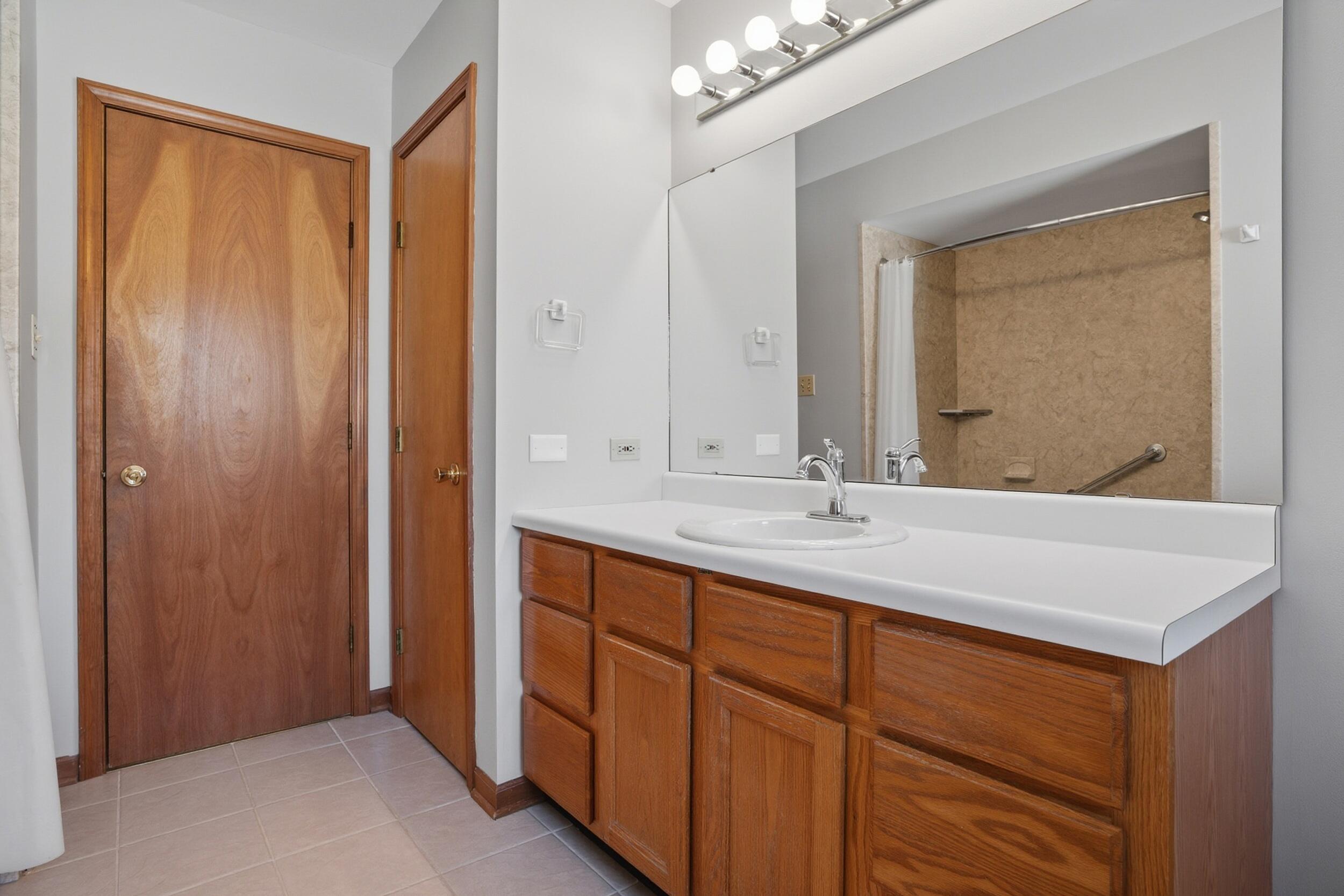 5125 Cardinal Court Schererville, IN 46375 - Photo 14 of 27 a bathroom with a sink and a mirror