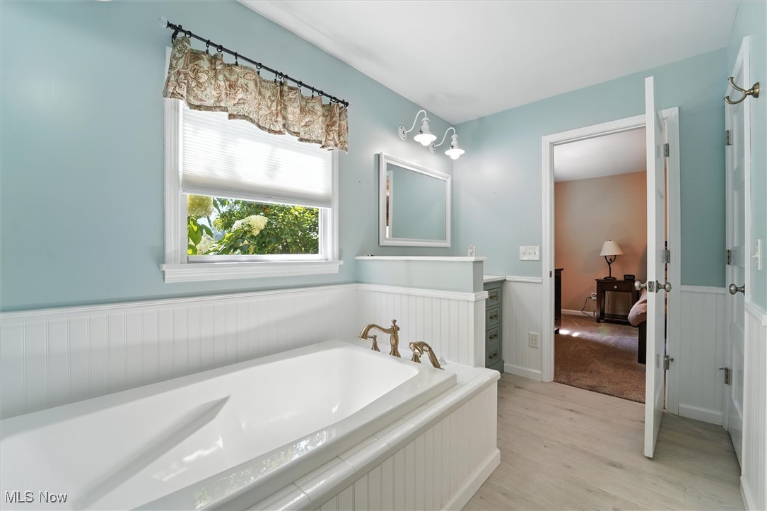 1088 Lake Road Conneaut, OH 44030 - Photo 23 of 45 Soaking tub in Owner's bath