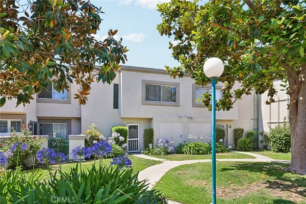 $550,000 | 18530 Mayall Street, Unit D, Northridge, CA 91324