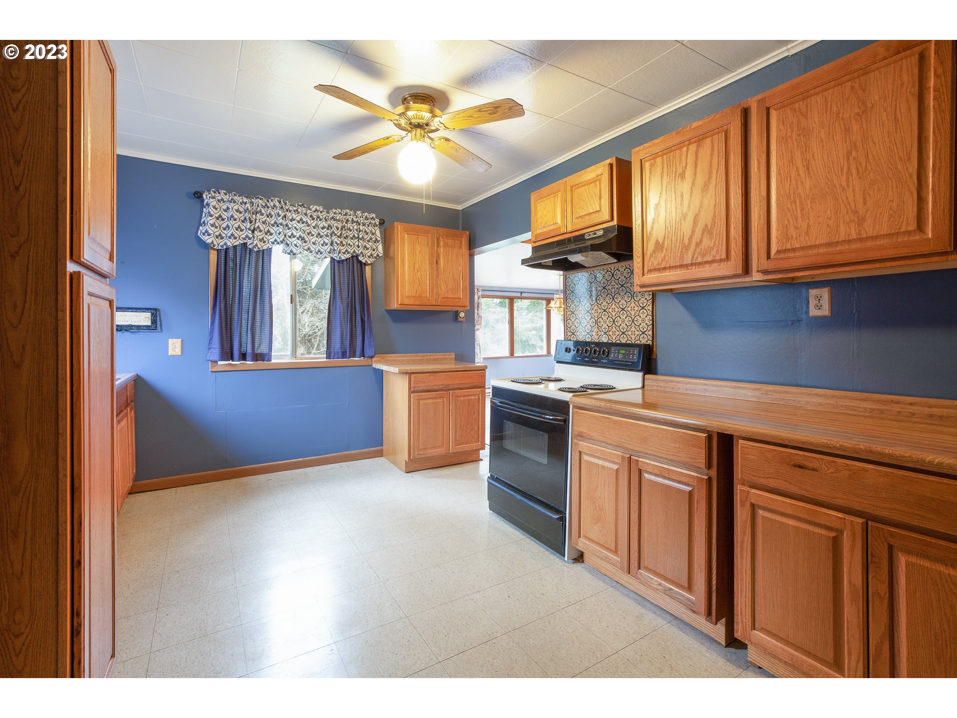 3200 Lippman Road Hood River, OR 97031 - Photo 8 of 24 Gallery Image 8